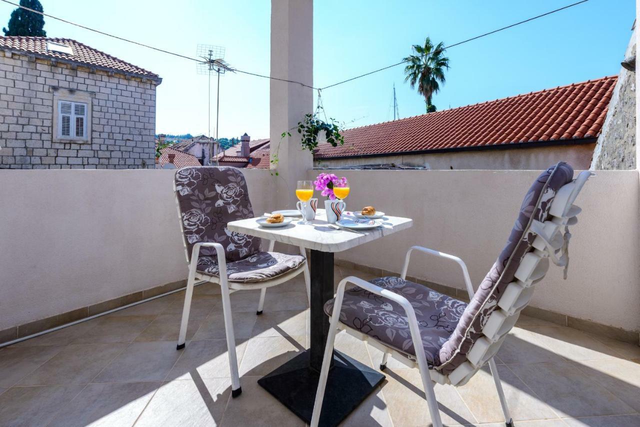Eta Apartment